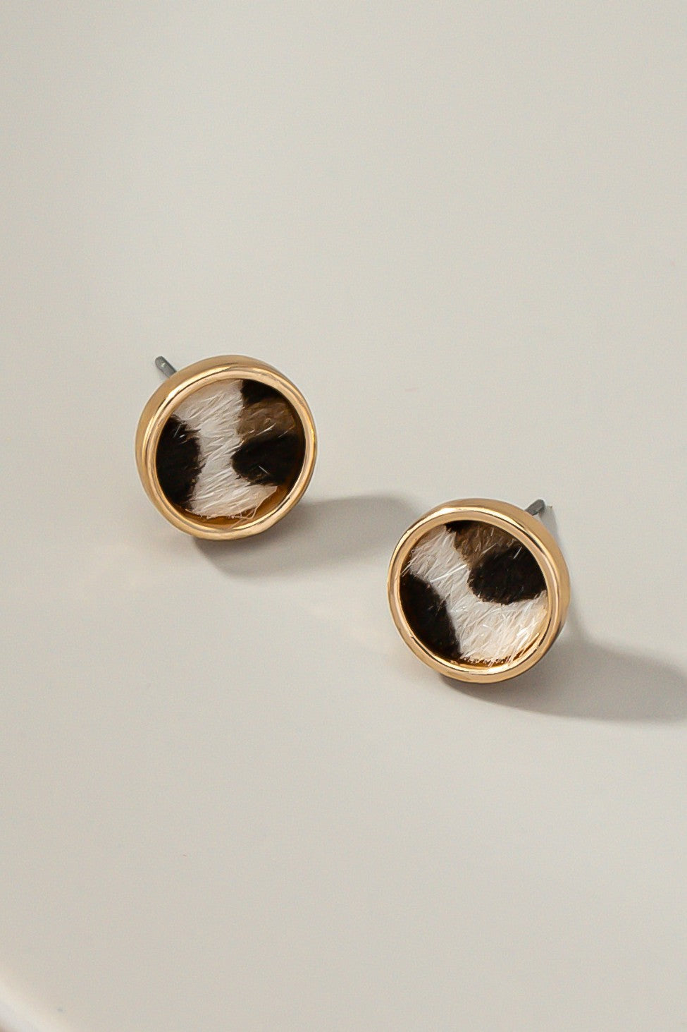 round stud with leopard print
