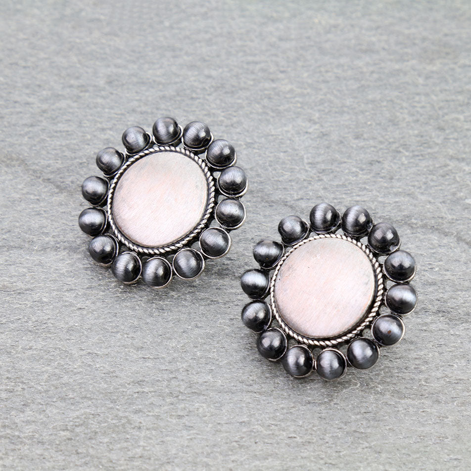 Pearl Round Concho Stud Earrings