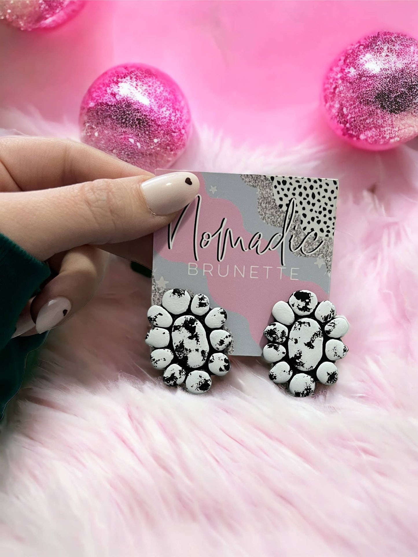 Roan Studs Medium - White Buffalo Turquoise Jewlery