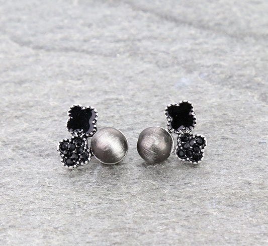 Navajo Style Pearl with Clover Stud Earrings